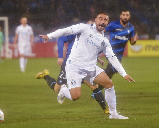 Grêmio vence batalha contra Huachipato no Chile e se classifica na Libertadores