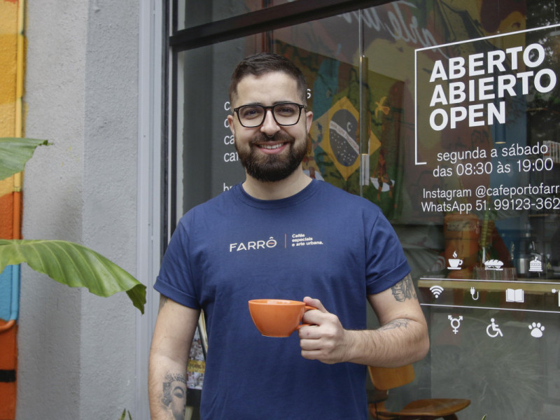Lucas Eibs é o nome por trás do Porto Farrô, negócio que começou a operar em novo endereço nesta semana Foto: THAYNÁ WEISSBACH/JC