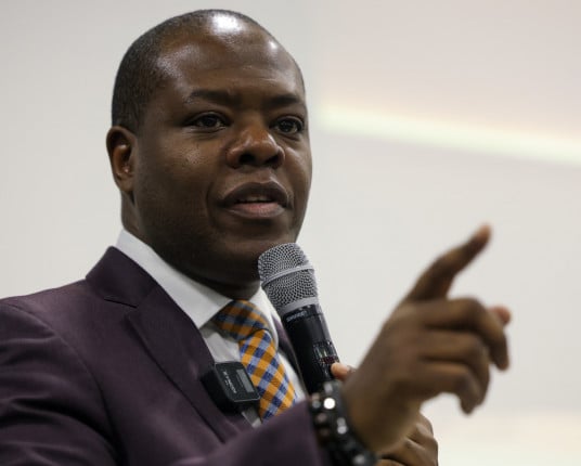 Governo anuncia a demissão do ministro Silvio Luiz de Almeida