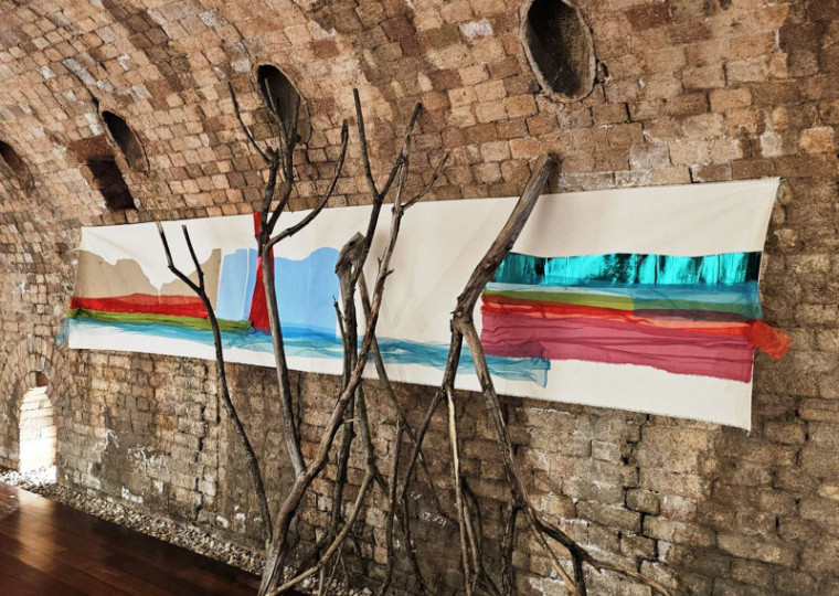 Ana Norogrando inaugura mostra com 150 obras em galeria na região do Porto depois de montar instalação que permanece em cartaz em Lisboa
