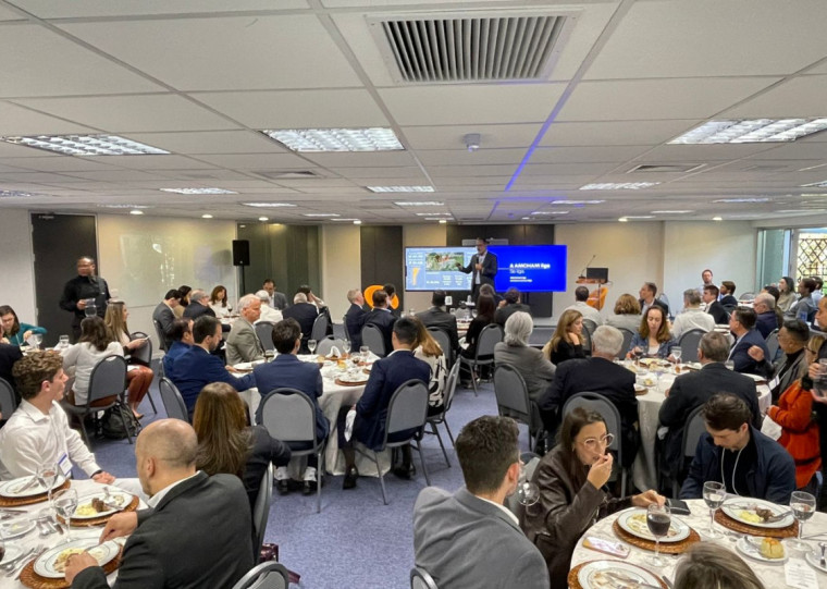 Empresários debatem soluções para reconstrução de Porto Alegre