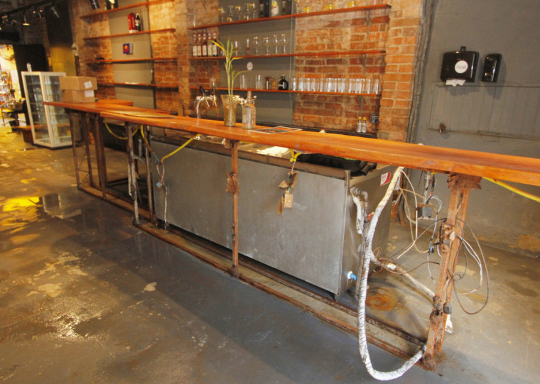 Bares e restaurantes tiveram danos em equipamentos, entre outros prejuízos