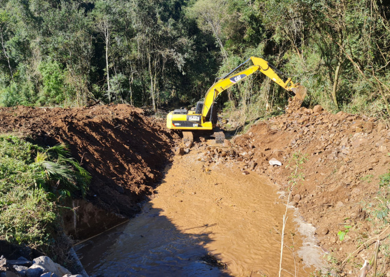 trabalhos iniciaram pelo arroio Pedrinho, que chegou a transbordar durante as chuvas