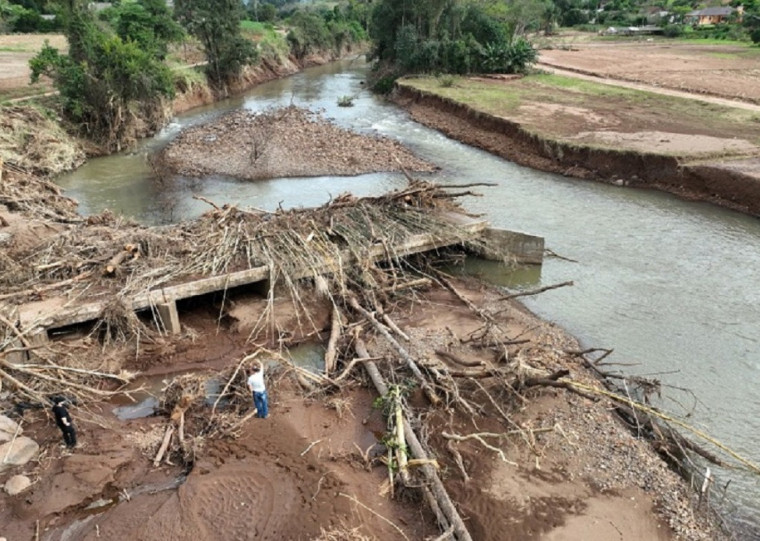 Executivo estima que ao menos 12 passagens foram danificadas