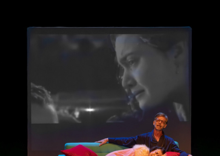 Por conta das enchentes, as sessões foram canceladas, o que causou prejuízo para atores e diretor