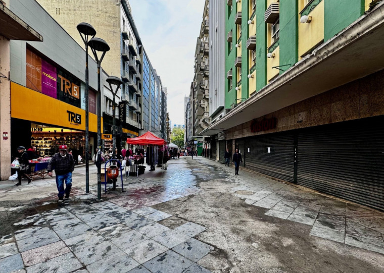 Comércio de abril vem mais fraco, depois de trimestre com altas, e maio teve inundações