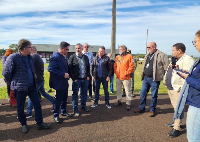 Ministro Paulo Pimenta esteve no s&aacute;bado (1) em reuni&atilde;o com lideran&ccedil;as da regi&atilde;o