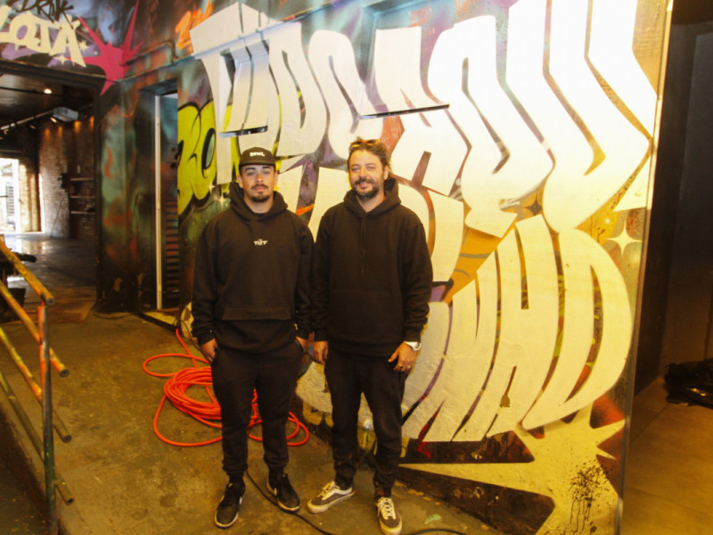 Os irmãos Eduardo e Bruno Fiorin são sócios do Bowl Bar  Foto: EVANDRO OLIVEIRA/JC