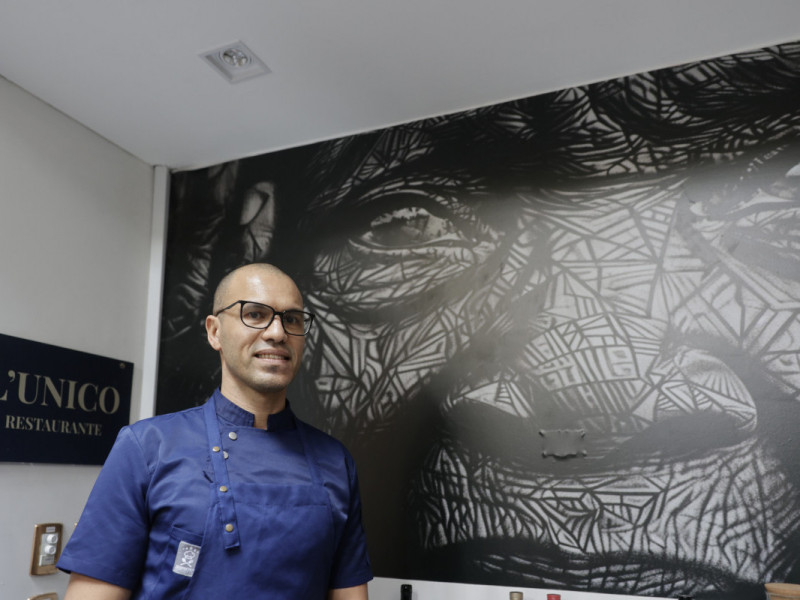 Alex Côrrea está à frente do L'unico Restaurante, novidade na Capital Foto: TÂNIA MEINERZ/JC