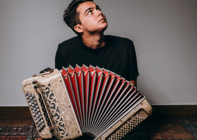 Músicas de Latino Ibérico estarão em show no Instituto Ling na quinta