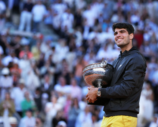 Alcaraz vence Zverev na final de Roland Garros e, aos 21 anos, bate recorde de precocidade