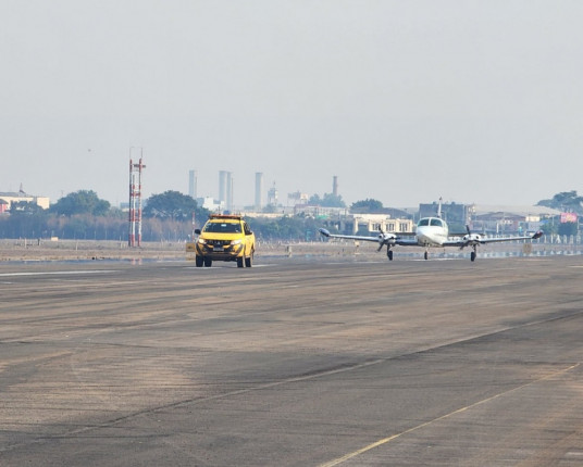 Aeronaves que ficaram na inundação do Salgado Filho começam a ser retiradas