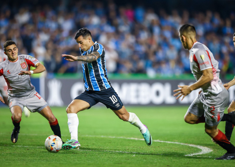 Cristaldo abriu o placar para os gaúchos, que cederam o empate no final