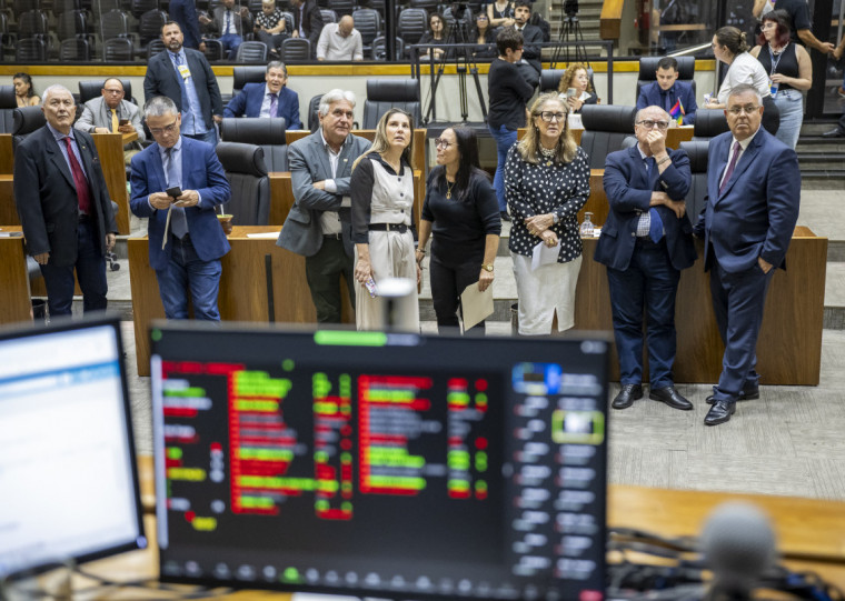 Base votou conjuntamente pela rejeição de emendas protocoladas pela oposição