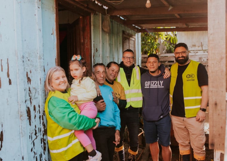Família de Daiani, Daniel e Isabele Costa com Leandro Devegili e Mauricio Martins