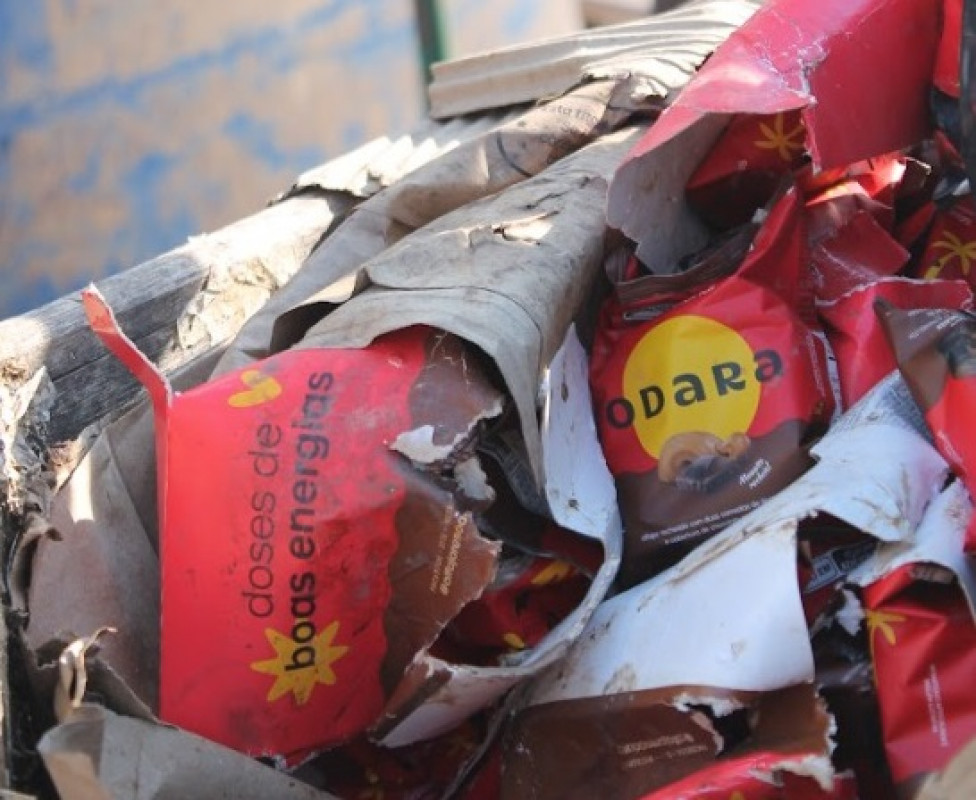 //www.jornaldocomercio.com/_midias/jpg/2024/06/10/206x137/1_minuto_varejo_odara_alfajores_cheia_porto_alegre_jornal_do_comercio-10597051.jpg', 'id_midia_tipo':'2', 'id_tetag_galer':'', 'id_midia':'6666e3a77268b', 'cd_midia':10597051, 'ds_midia_link': 'https://www.jornaldocomercio.com/_midias/jpg/2024/06/10/minuto_varejo_odara_alfajores_cheia_porto_alegre_jornal_do_comercio-10597051.jpg', 'ds_midia': 'Minuto Varejo - Alfajores Odara - fábrica inundada zona norte de Porto Alegre - produto - equipe - limpeza - produção - mercado -  embalagens no barro', 'ds_midia_credi': 'ALFAJORES ODARA/DIVULGAÇÃO/JC', 'ds_midia_titlo': 'Minuto Varejo - Alfajores Odara - fábrica inundada zona norte de Porto Alegre - produto - equipe - limpeza - produção - mercado -  embalagens no barro', 'cd_tetag': '58', 'cd_midia_w': '976', 'cd_midia_h': '800', 'align': 'Left'}