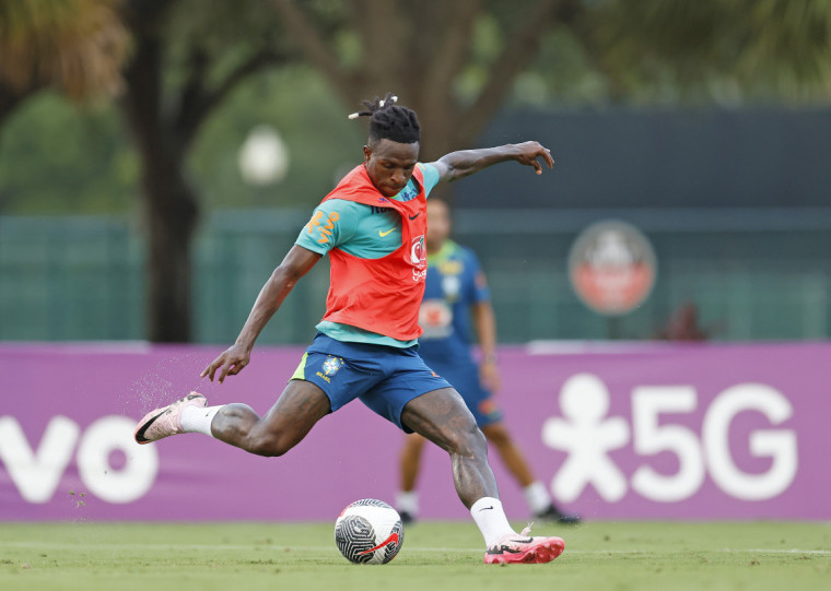 Vinícius Júnior assume pela primeira vez o posto de referência técnica da equipe