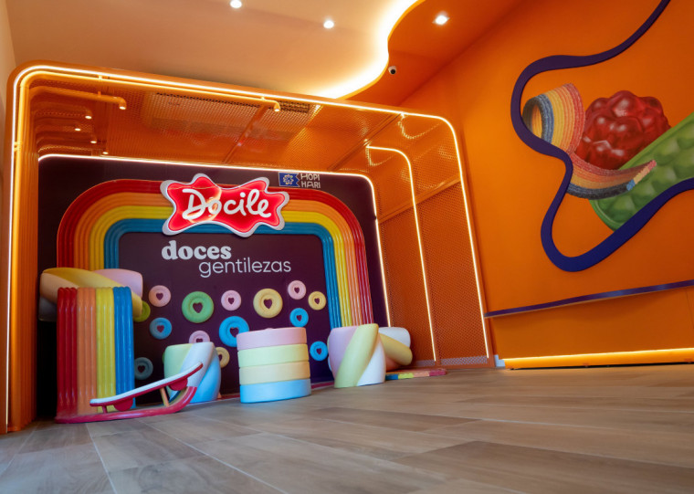 Docile aposta em muita cor e doces exclusivos no espaço no parque Hopi Hari, em São Paulo