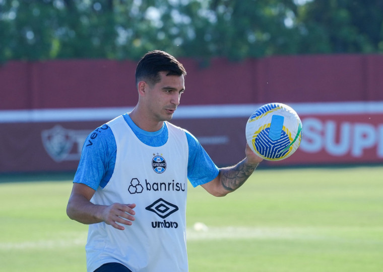 Artilheiro gremista do ano, Cristaldo é a esperança técnica no Rio