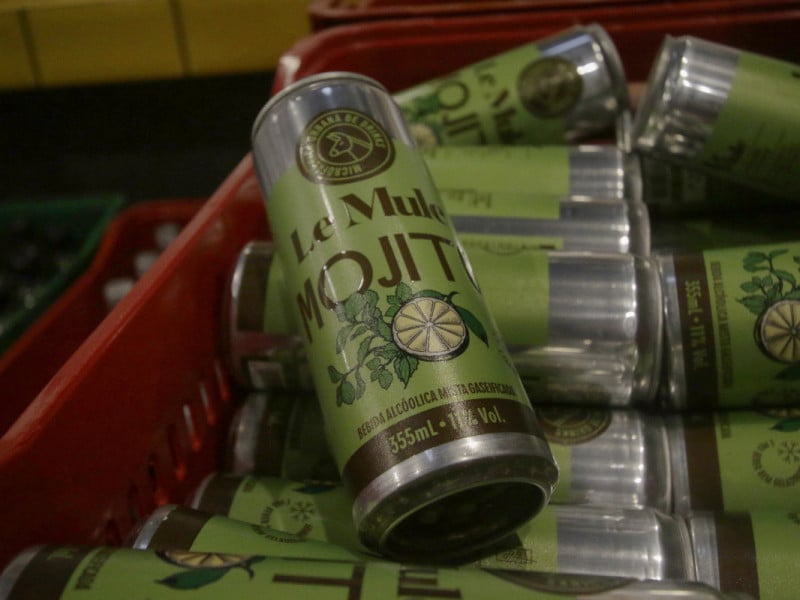 A marca lan&ccedil;aria uma nova linha de r&oacute;tulos nos pr&oacute;ximos meses, o que foi adiantado devido &agrave; perda dos r&oacute;tulos antigos para as &aacute;guas da enchente Foto: THAYN&Aacute; WEISSBACH/JC