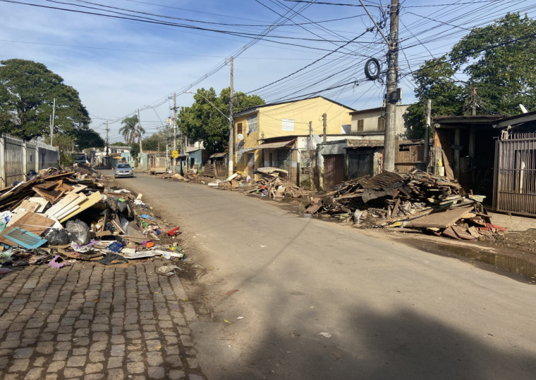 Avenida Guaíba mostra alguns pontos com acúmulo de sujeiras 