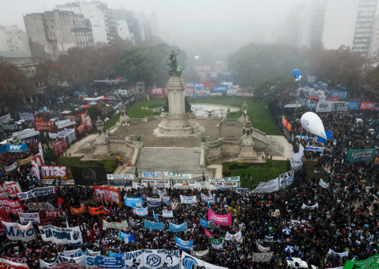 Intensas manifestações que ocorreram nos arredores do Congresso da Argentina