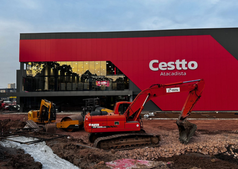 Loja do Cestto, atacarejo do Zaffari, está sendo finalizada na avenida Wenceslau Escobar