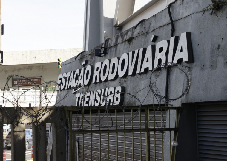 Enchentes de maio destruíram as estações do trem em Porto Alegre