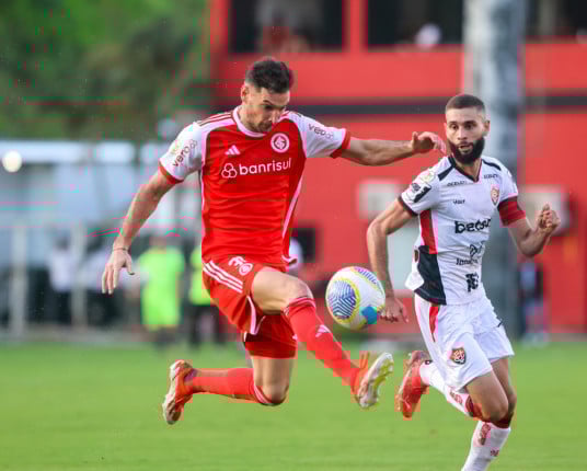 Com gol no último lance, Inter perde para o Vitória por 2 a 1 no Barradão