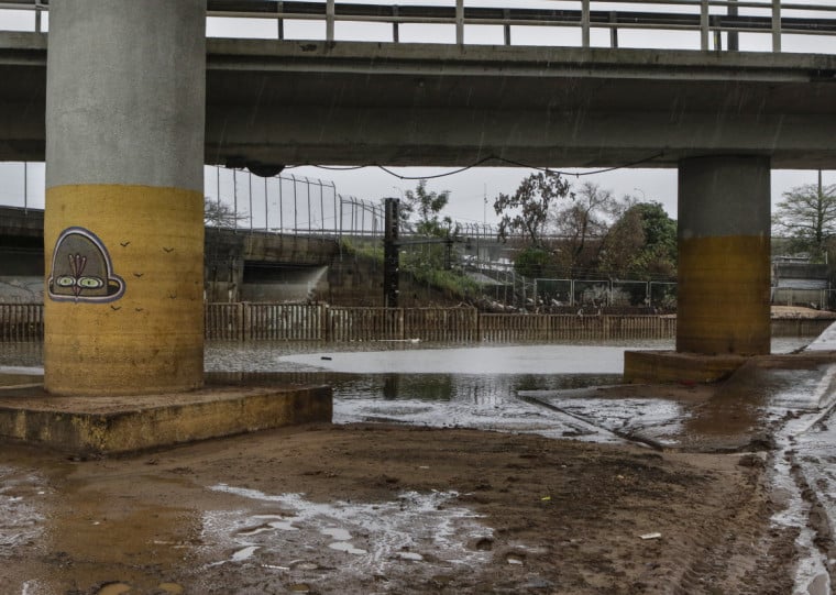 Cruzamento entre as avenidas Voluntários da Pátria e Sertório é a única via interditada em Porto Alegre