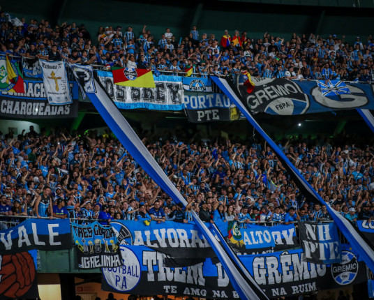 Gre-Nal 442: Torcedores de Grêmio e Inter se mobilizam para viagem a Curitiba