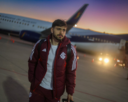 Inter inicia semana Gre-Nal encaminhando a venda de Maurício ao Palmeiras