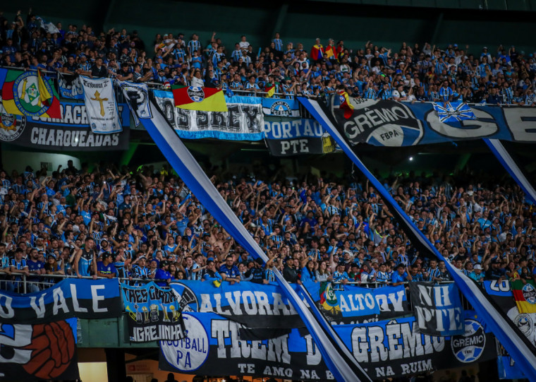 Cerca de 100 ônibus de torcedores gremistas partirão para Curitiba para o Grenal 442