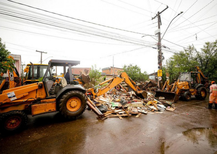 Até a noite de domingo, 69.314 toneladas de resíduos foram retiradas das ruas da Capital