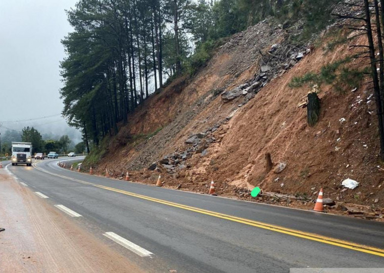 Os motoristas devem ter atenção para o risco de deslizamentos de terra
