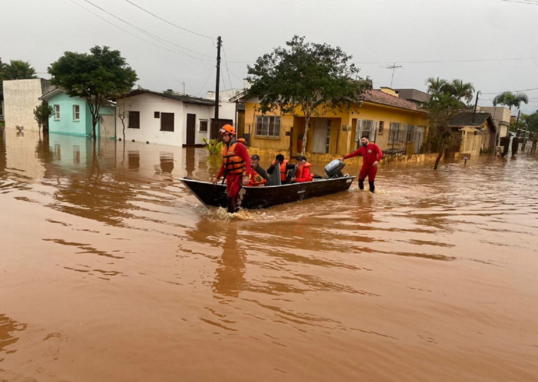 Segundo a prefeitura, 465 pessoas precisaram ser levadas a abrigos
