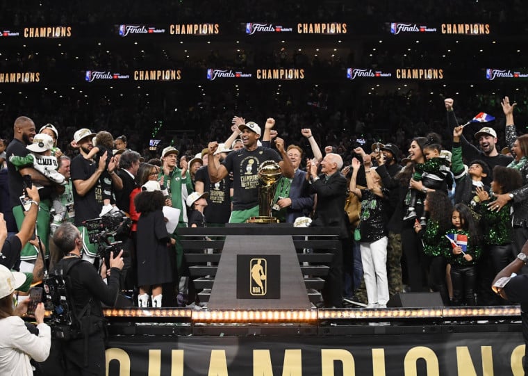 Boston Celtics voltou a se sagrar campeão após 16 anos sem levantar o troféu Larry O'Brien