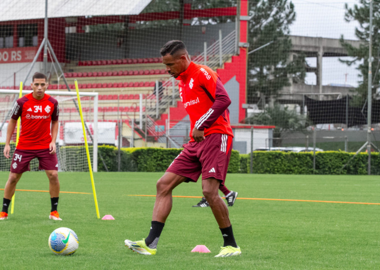 Pendurado, volante Fernando é dúvida no onze inicial