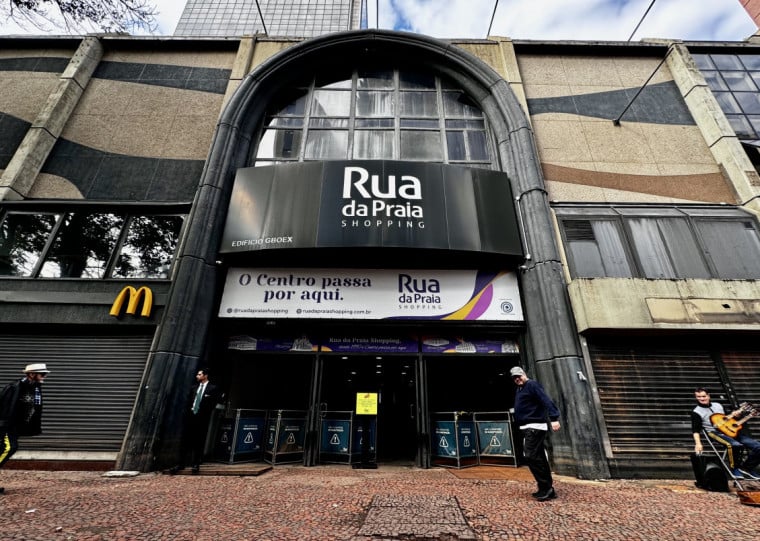 Rua da Praia Shopping volta com operação reduzida devido à falta de praça de alimentação