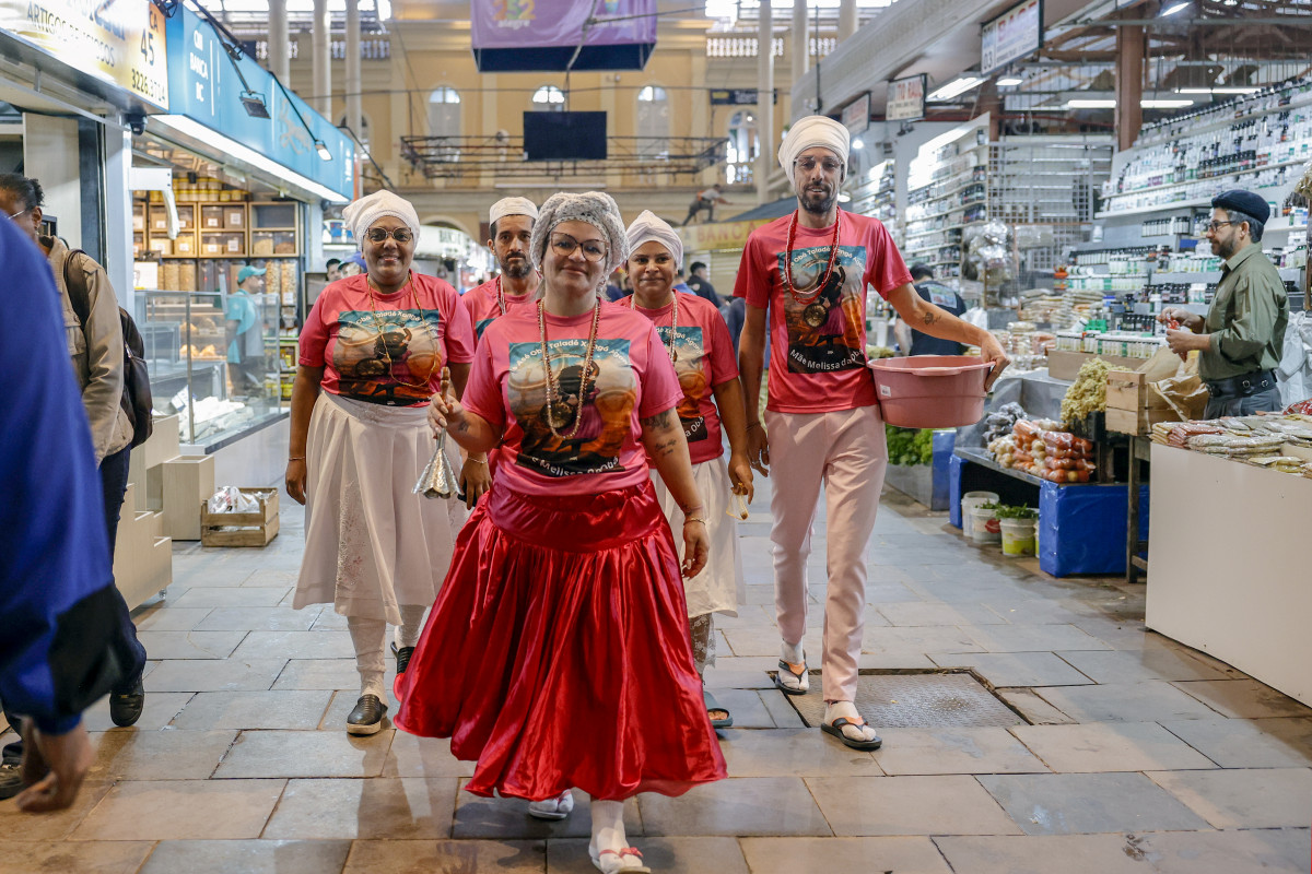 {'nm_midia_inter_thumb1':'https://www.jornaldocomercio.com/_midias/jpg/2024/06/18/206x137/1_tm_180624_mercado_publico__13_-10612255.jpg', 'id_midia_tipo':'2', 'id_tetag_galer':'', 'id_midia':'6671dbc7a008f', 'cd_midia':10612255, 'ds_midia_link': 'https://www.jornaldocomercio.com/_midias/jpg/2024/06/18/tm_180624_mercado_publico__13_-10612255.jpg', 'ds_midia': 'Mercado Público, reabertura após enchente de 2024. ', 'ds_midia_credi': 'TÂNIA MEINERZ/JC', 'ds_midia_titlo': 'Mercado Público, reabertura após enchente de 2024. ', 'cd_tetag': '58', 'cd_midia_w': '1200', 'cd_midia_h': '800', 'align': 'Left'}