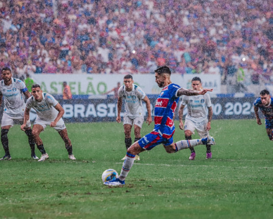 Grêmio perde para o Fortaleza, amarga a 5ª derrota seguida e afunda no Z-4