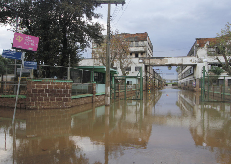 Águas invadiram estabelecimentos no Quarto Distrito e ainda geram prejuízos a empreendedores