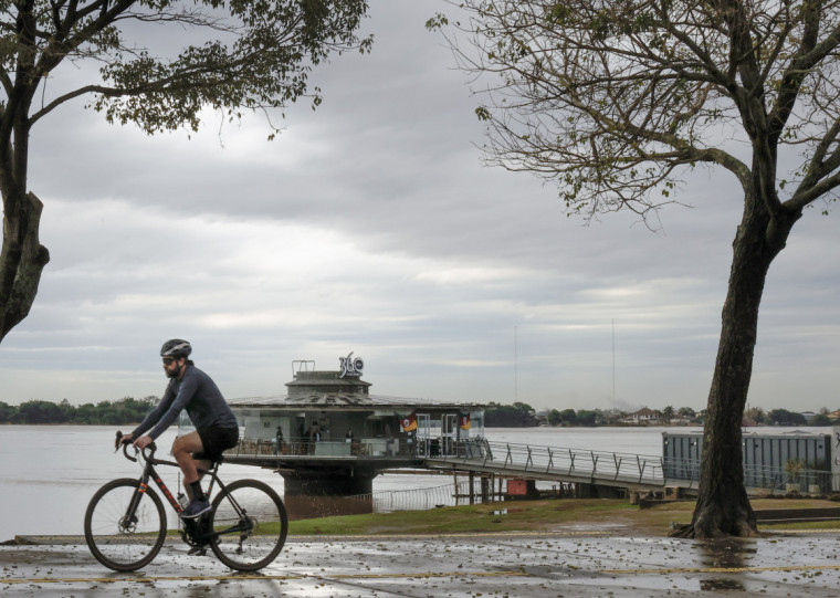 O nível do Guaíba voltou a ultrapassar a marca de 3,15m, que é a cota de alerta.