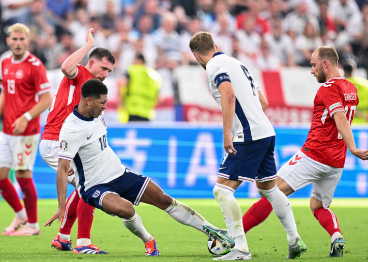 Em uma partida ruim, a Inglaterra não conseguiu bater a Dinamarca em Frankfurt