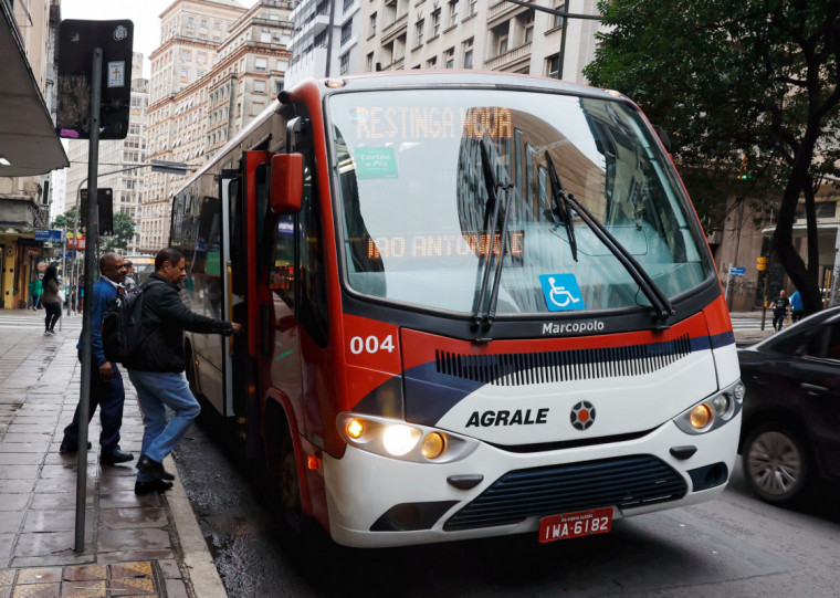 Passageiros que utilizam a linha lamentaram a decisão de suspensão das viagens