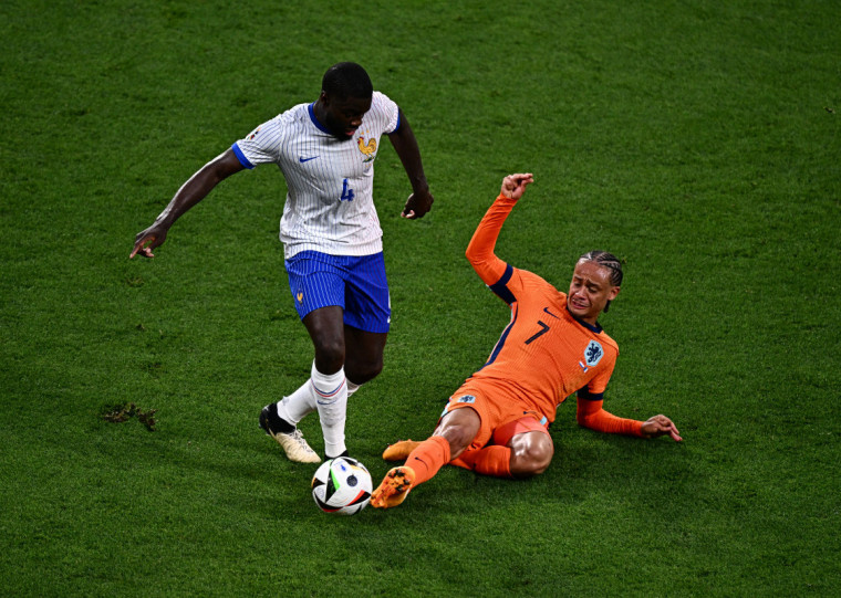 Jogo foi marcado por polêmicas do VAR e muito equilíbrio entre as duas equipes