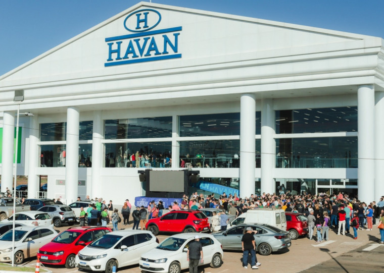 Reabertura de unidade da Havan em Lajeado, após 50 dias, atraiu grande público