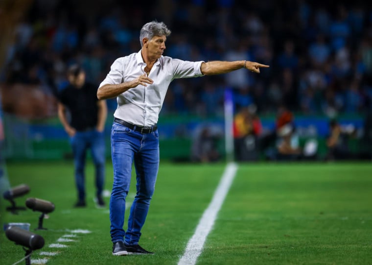 Renato precisa encontrar soluções para estancar a queda gremista