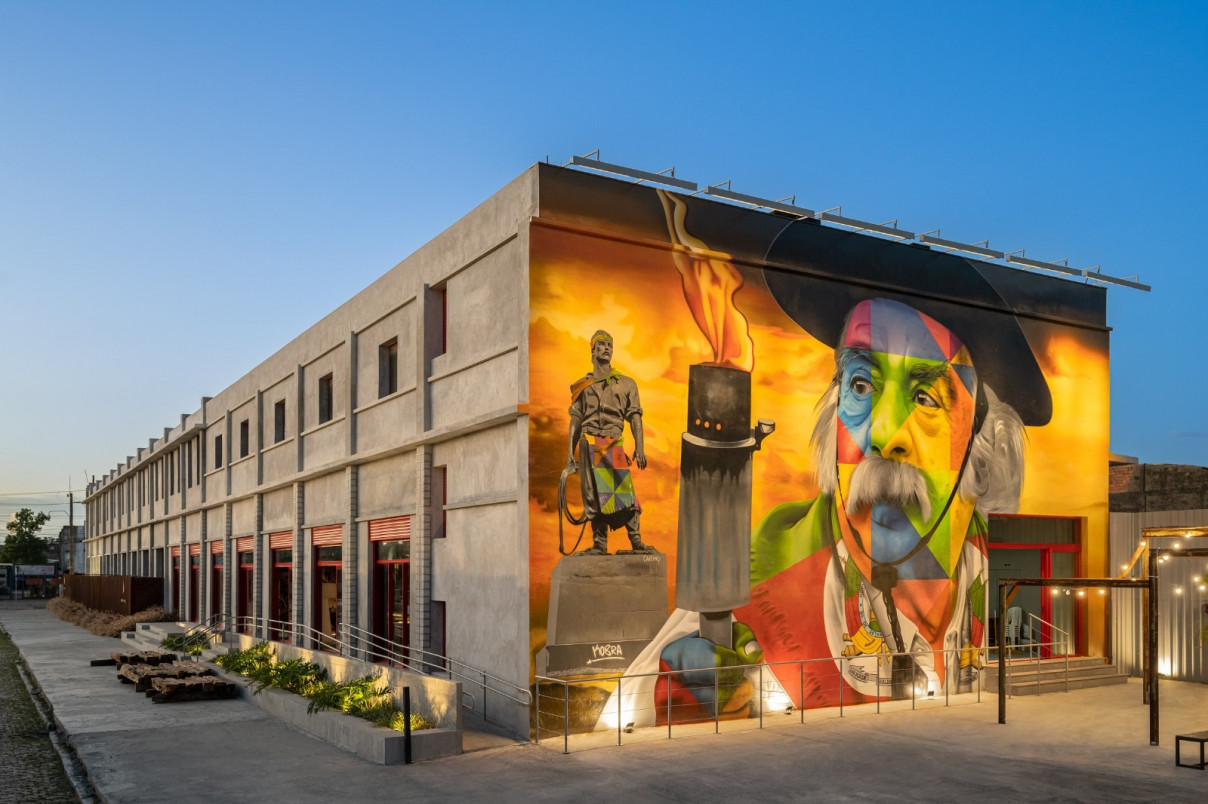 {'nm_midia_inter_thumb1':'https://www.jornaldocomercio.com/_midias/jpg/2024/06/24/206x137/1_minuto_varejo_4d_complex_painel_kobra_abf_develpments_jornal_do_comercio6-10622650.jpg', 'id_midia_tipo':'2', 'id_tetag_galer':'', 'id_midia':'66799d7628901', 'cd_midia':10622650, 'ds_midia_link': 'https://www.jornaldocomercio.com/_midias/jpg/2024/06/24/minuto_varejo_4d_complex_painel_kobra_abf_develpments_jornal_do_comercio6-10622650.jpg', 'ds_midia': 'Minuto Varejo - Projeto - ABF Developments - Porto Alegre - Quarto - 4&ordm; - Distrito - painel Eduardo Kobra - Porto Alegre', 'ds_midia_credi': 'ABF DEVELOPMENTS/DIVULGA&Ccedil;&Atilde;O/JC ', 'ds_midia_titlo': 'Minuto Varejo - Projeto - ABF Developments - Porto Alegre - Quarto - 4&ordm; - Distrito - painel Eduardo Kobra - Porto Alegre', 'cd_tetag': '58', 'cd_midia_w': '1208', 'cd_midia_h': '804', 'align': 'Left'}