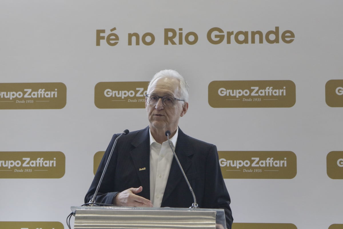 {'nm_midia_inter_thumb1':'https://www.jornaldocomercio.com/_midias/jpg/2024/06/25/206x137/1_240625_3f_1400_tw_cestto__47_-10625352.jpg', 'id_midia_tipo':'2', 'id_tetag_galer':'', 'id_midia':'667b27c5410c1', 'cd_midia':10625352, 'ds_midia_link': 'https://www.jornaldocomercio.com/_midias/jpg/2024/06/25/240625_3f_1400_tw_cestto__47_-10625352.jpg', 'ds_midia': 'Cláudio Zaffari, Diretor da Cia Zaffari; Coletiva do Zaffari sobre abertura do Cestto da Zona Sul.', 'ds_midia_credi': 'THAYNÁ WEISSBACH/JC', 'ds_midia_titlo': 'Cláudio Zaffari, Diretor da Cia Zaffari; Coletiva do Zaffari sobre abertura do Cestto da Zona Sul.', 'cd_tetag': '58', 'cd_midia_w': '1200', 'cd_midia_h': '800', 'align': 'Left'}